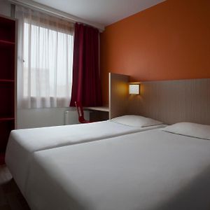 Pokój z dwoma pojedynczymi łóżkami